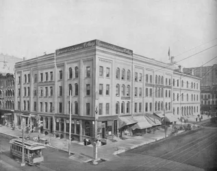 Rue Wisconsin et Broadway, Milwaukee, Wisconsin, vers 1897