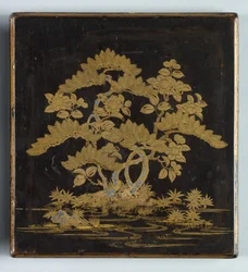 Boîte à écrire Suzuribako avec motif de pin, camélia et bambou, 1400s