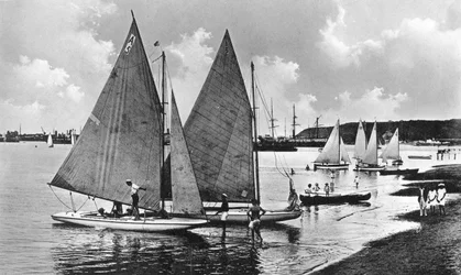 Yachting dans la baie, Durban, Afrique du Sud