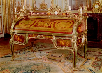 Bureau du Roi, marqueterie et ornementation en bronze doré, 1760-69