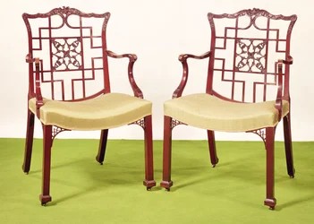 Chaises de salle à manger en acajou Chippendale de style chinois, traverses supérieures surmontées d