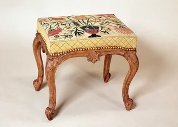 Tabouret Louis XV de style provincial