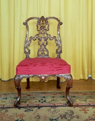 Chaise à dossier ruban en acajou de design Chippendale