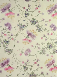 Matériau peint avec des fleurs naturalistes