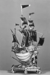 Le Nef de Burghley, coquille de nautile montée en argent et partiellement dorée, 1482-83