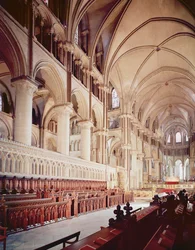 Vue du chœur, cathédrale de Canterbury, construite 1098-1130