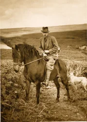 10e duc de Devonshire à cheval sur Bolton Moor, fin des années 1940