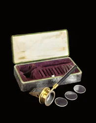 Un rare ophtalmoscope modèle Helmholtz précoce, vers 1852