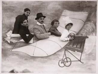 Art. Photographie. Personnes dans un avion. Photo dans une foire, Hongrie