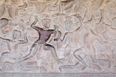 Bas-reliefs sur la galerie est d