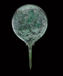 Miroir à disque moulé avec extension évasée courte, Praeneste, vers 4e - 3e siècle av. J.-C.