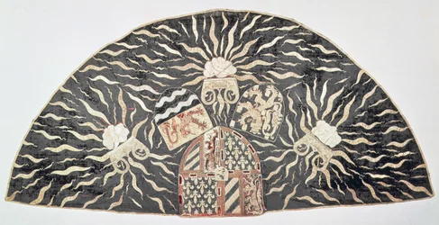 Chape de velours noir avec broderie appliquée portant les armes du duc de Bourgogne, Pays-Bas méridionaux, v.1476
