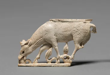 Plaque décorative : Cerf broutant, 900-800 av. J.-C.