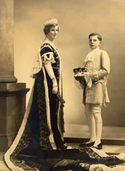 La duchesse Evelyn et Michael Baillie au couronnement de George VI, par Speight Ltd