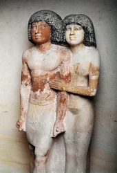 Antiquité égyptienne : groupe en calcaire sculpté de Raherka et Meresankh, chef des scribes et sa femme - 5ème dynastie, Ancien empire