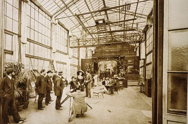 Tournage dans le Studio de Montreuil (près de Paris, studio de Méliès) c. 1900