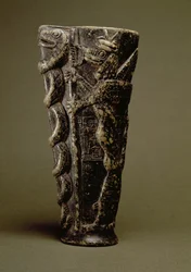 Gobelet de libation du prince Gudea, dédié à son dieu personnel Ningishzida, de Telloh, ancienne Girsu, c.2150 av. J.-C. (stéatite)