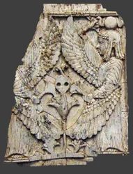 Plaque représentant des créatures ailées, Nimrud, Mésopotamie, 8ème-7ème siècle av. J.-C.