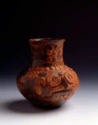 Art précolombien, civilisation maya, période postclassique initiale : jarre en argile représentant le dieu Tlaloc. De Asunción Mita Jutiapa, Guatemala.
