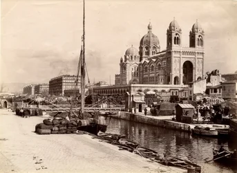 Architecture religieuse : vue extérieure de la basilique cathédrale Sainte Marie Majeure (Sainte-Marie-Maggiore), construite entre 1852 et 1893 selon les plans de l