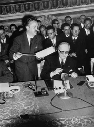 Signature du Traité de Rome (Marché commun) Voici Christian Pineau, Ministre français des Affaires étrangères. 26 mars
