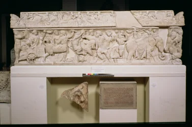 Le sarcophage de Pashley, frise montrant le retour triomphal de Dionysos de l