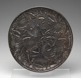 Plateau avec grues et chrysanthèmes (laque sur bois et tissu)