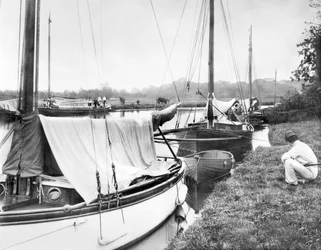 Royaume-Uni : Yachts et embarcations fluviales à Wroxham Broad. Norfolk Broads,