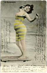 Femmes en maillots de bain, début des années 1900 (carte postale)