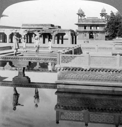 Cour du palais des empereurs moghols, Fatehpur Sikri, Inde, 1904