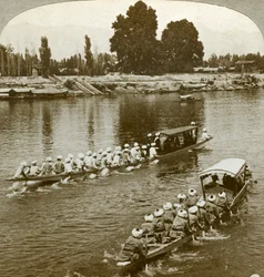 Lady Curzon voyageant sur la barge d