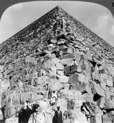 Regard vers le coin nord-est de la Grande Pyramide, Égypte, 1905