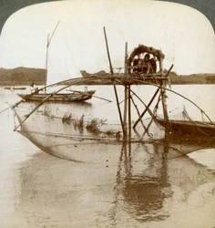 Travailleur de la mer, avec son curieux filet de pêche, baie de Matsushima, Japon, 1904