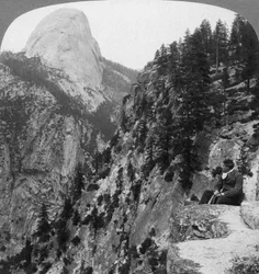 Vue du canyon du glacier vers Half Dome, vallée de Yosemite, Californie, USA, 1902