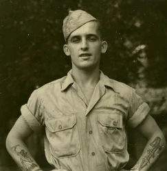 Soldat américain tatoué, vers 1941