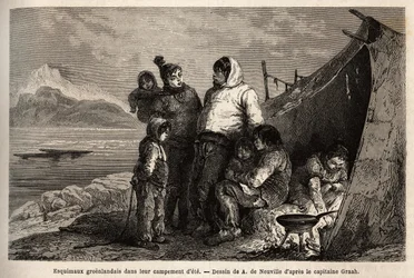 Une famille inuit du Groenland dans leur camp d