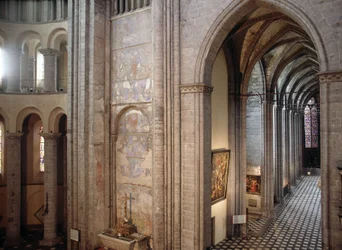 Intérieur de la cathédrale de Tournai en Belgique.