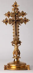 Croix reliquaire. Métallerie avec bijoux. Abbaye d