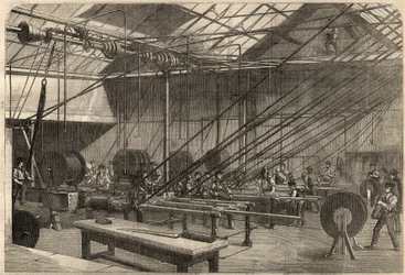 Télégraphie : fabrication du câble transatlantique. Machines enrobant le câble en gutta-percha dans l