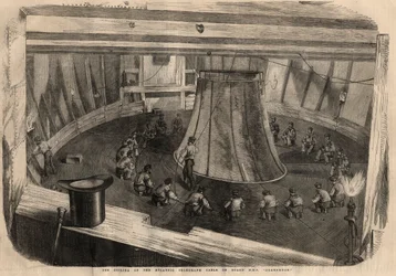 Télégraphie : enroulement du câble transatlantique à bord du navire H.M.S. Agamemnon. Gravure dans The Illustrated London News du 1er août.