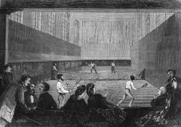 La salle de jeu de paume sur la terrasse des Tuileries à Paris en 1873.
