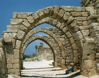 Vue des arcades médiévales