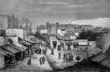 Vue de la route principale de la ville fortifiée de Tanger et de la côte, Maroc. Gravure du XIXe siècle