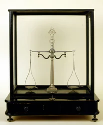 Balance de pharmacie du 19ème siècle.