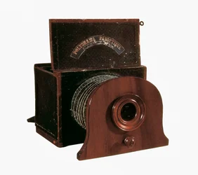Appareil photographique de Daguerre (Jacques Daguerre (1787-1851)) pour réaliser des daguerréotypes, Paris. Conservatoire national des arts et métiers.