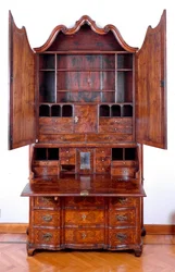 Mobilier : trumeau en bois de rose. Vers 1735. Dim. 257x130x61 cm Collection privée