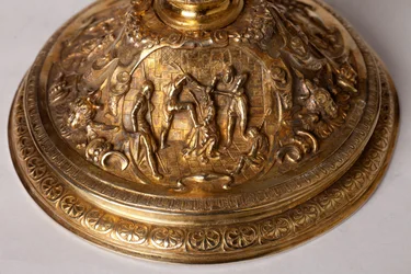 Orfèvrerie. Calice. Don du chanoine A. Le Vaillant de la Bassarderie, doyen du chapitre cathédral de 1726 à 1758. XVIIIe siècle. (détail en bas)