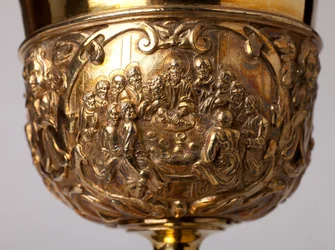 Orfèvrerie. Calice. Don du chanoine A. Le Vaillant de la Bassarderie, doyen du chapitre de la cathédrale de 1726 à 1758 (détail)