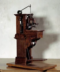 Machine à coudre de Barthélemy Thimonnier (1793-1857). XIXe siècle. Paris, CNAM