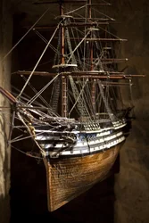 Le Marengo. Modèle votif, vu de la proue, après 1810. Modèle en bois, brave et fibres végétales. Musée de la Marine de Brest